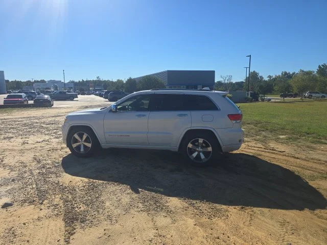 Used 2016 White Jeep Overland image 4