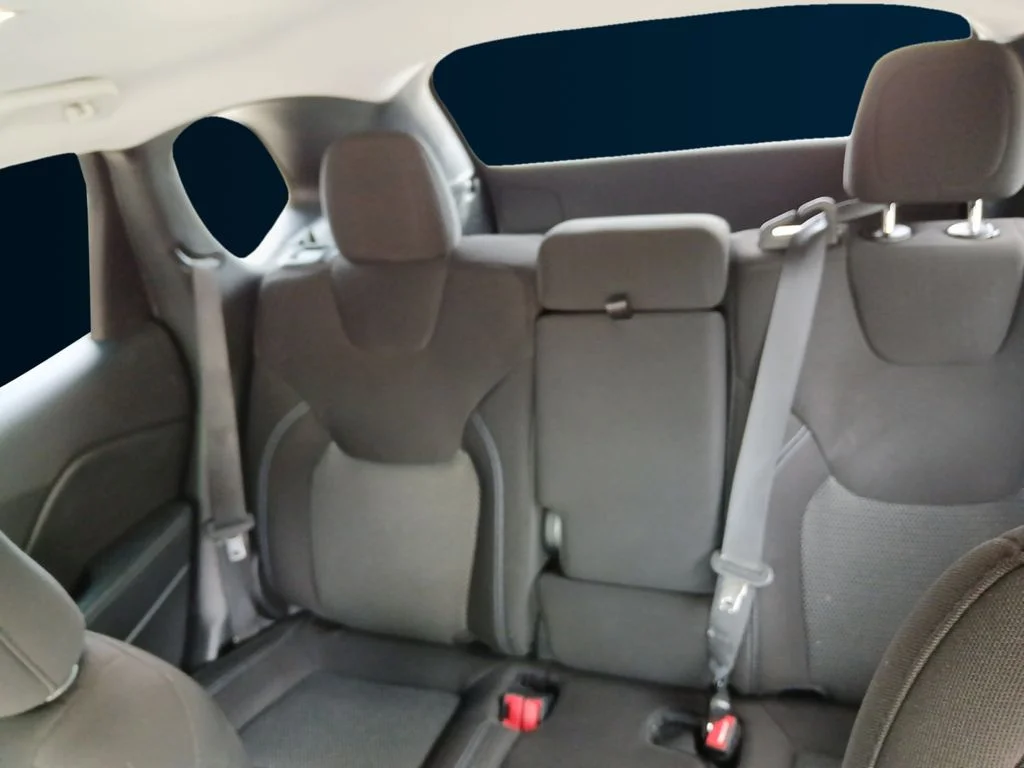 Used 2021 White Jeep Latitude image 16