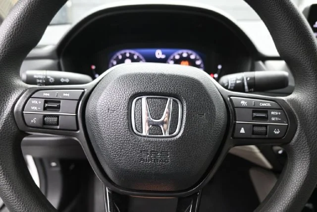 Used 2026 White Honda SE image 17