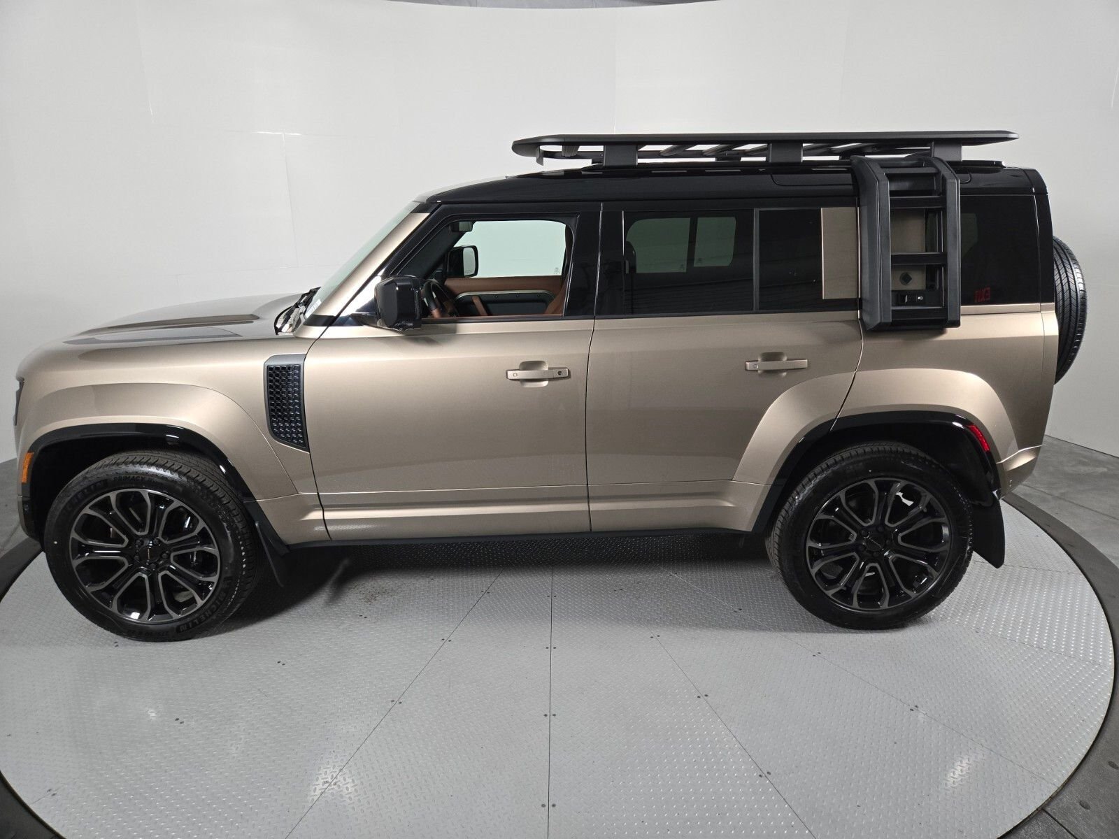 2026 Land Rover Defender OCTA - Photo 36