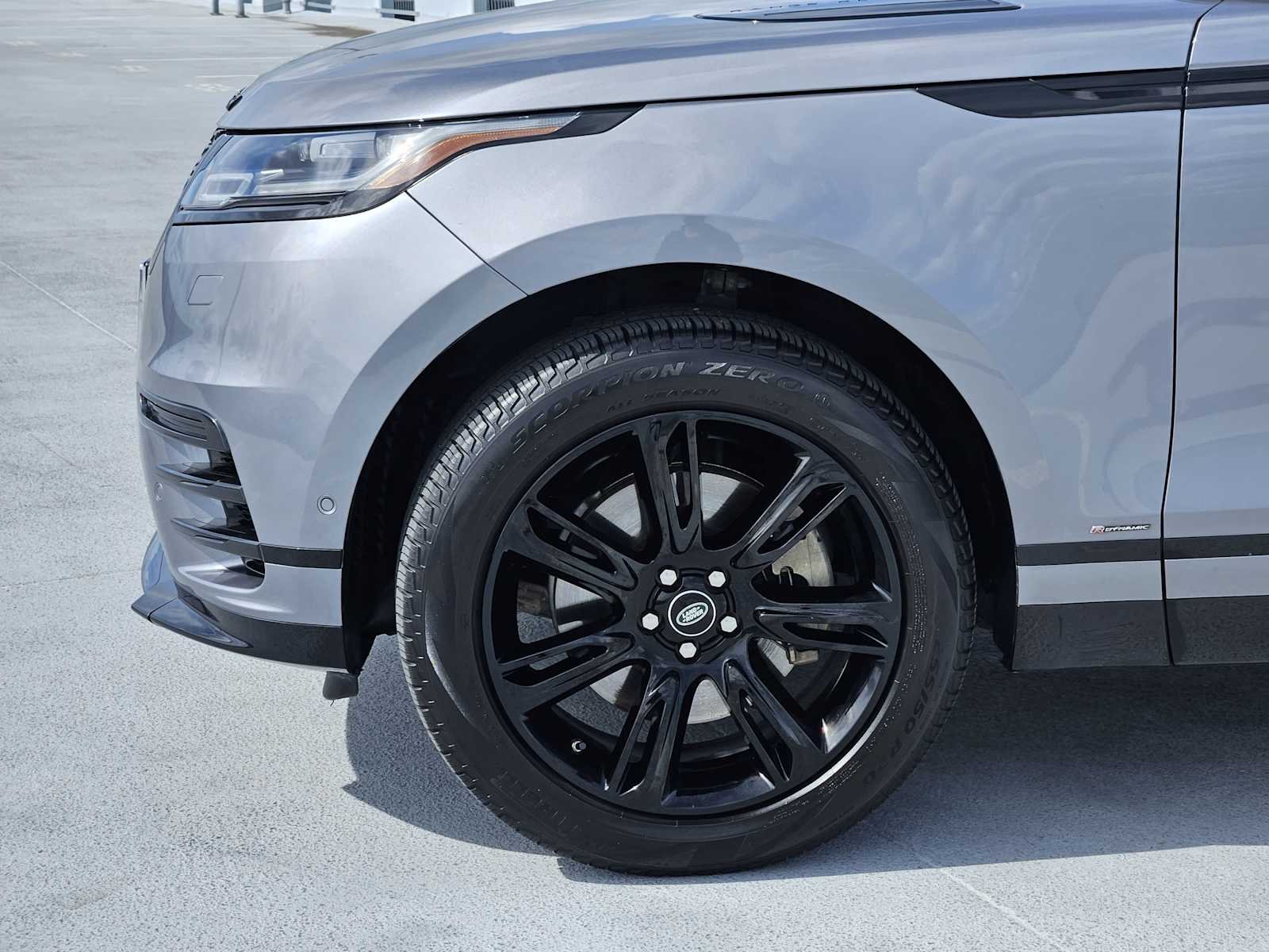 Used 2021 Eiger Grey Metallic Land Rover R-Dynamic S image 9