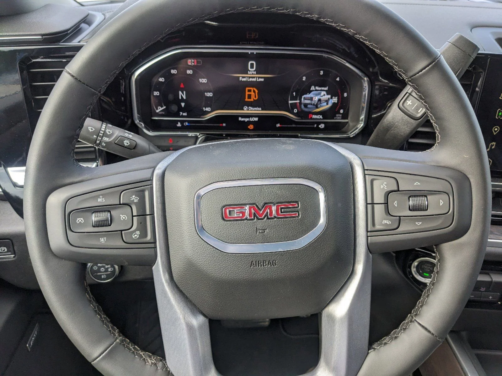 New 2025 White Frost Tricoat GMC SLT image 34