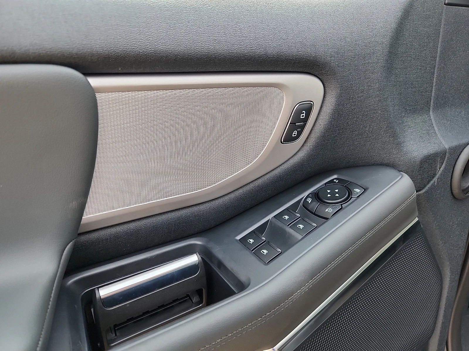 New 2027 Agate Black Metallic Ford MAX Active image 15