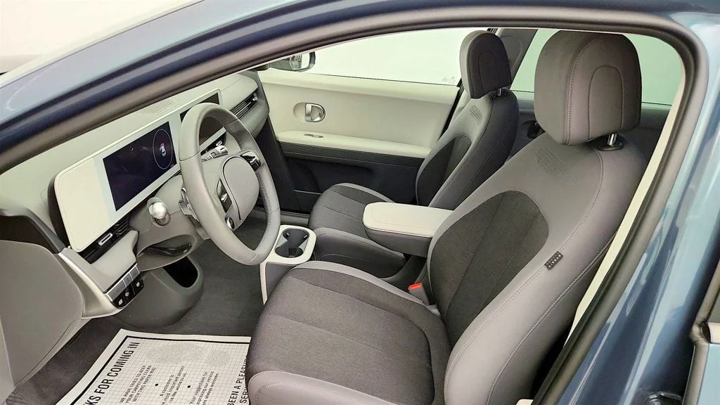Used 2024 Digital Teal Hyundai SEL RWD image 12