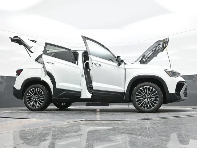 2025 Volkswagen Taos SE - Photo 31