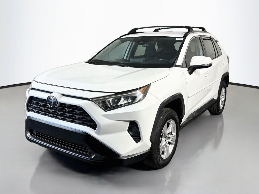 Used 2020 Super White Toyota XLE image 3