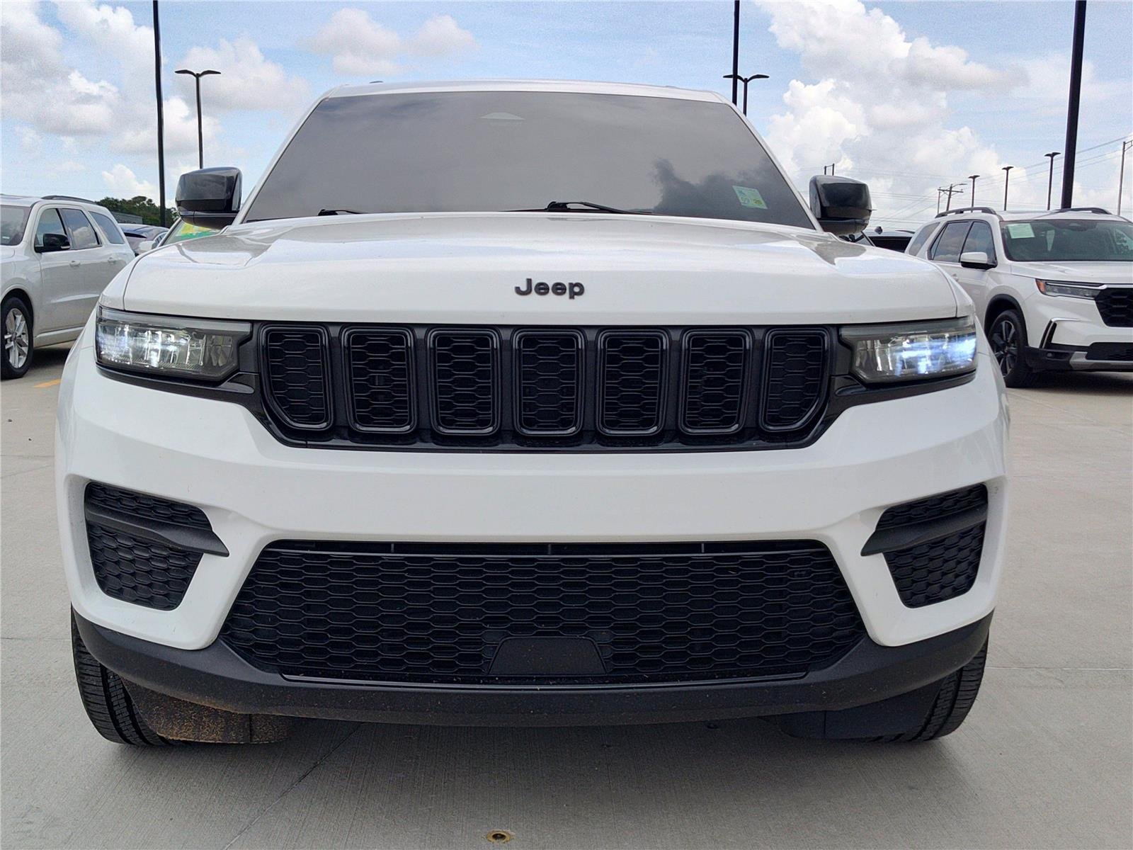 Used 2024 WHITE JEEP LARE image 11