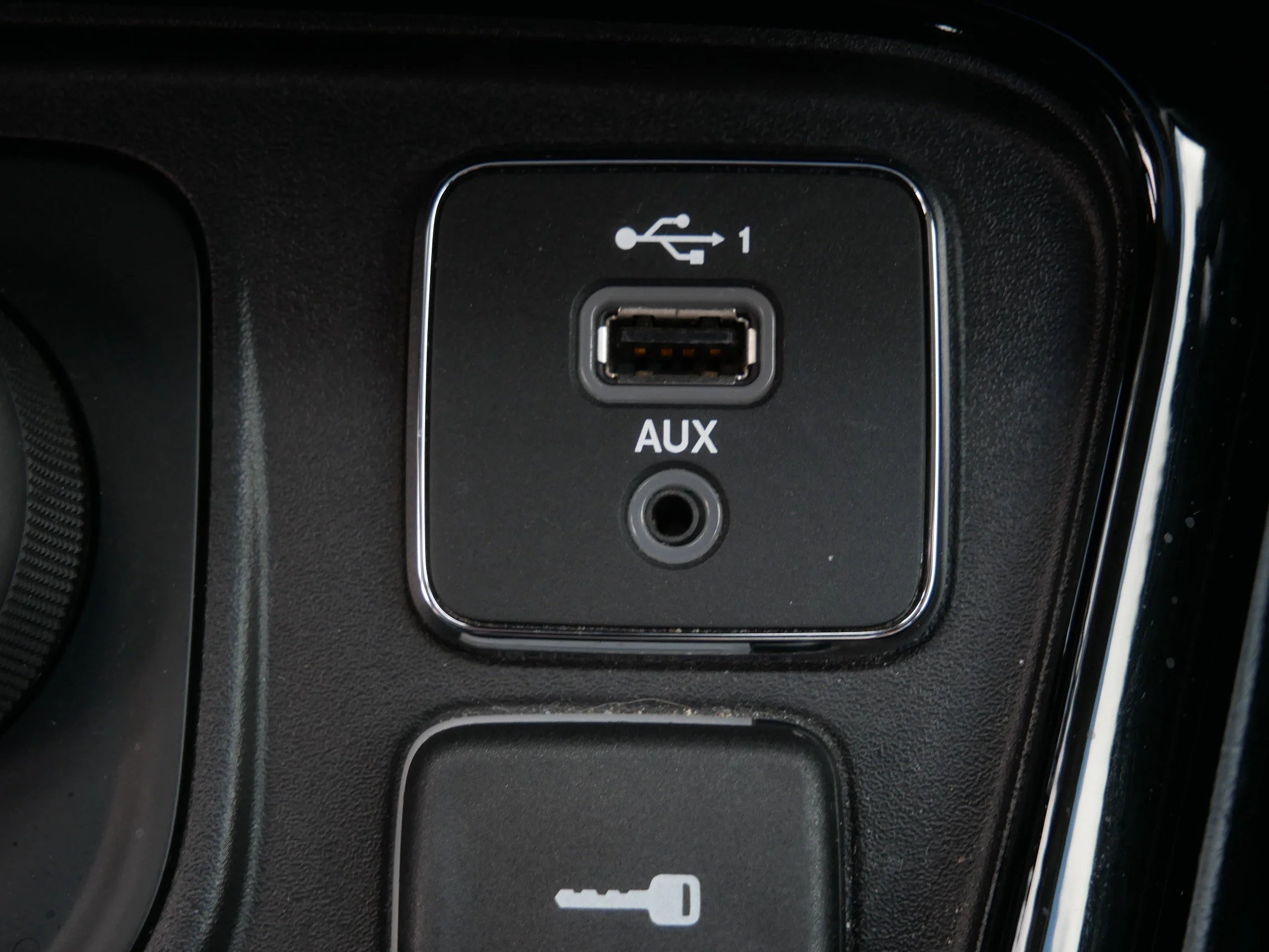 Used 2021 Pearl White Tri-Coat Jeep Limited image 32