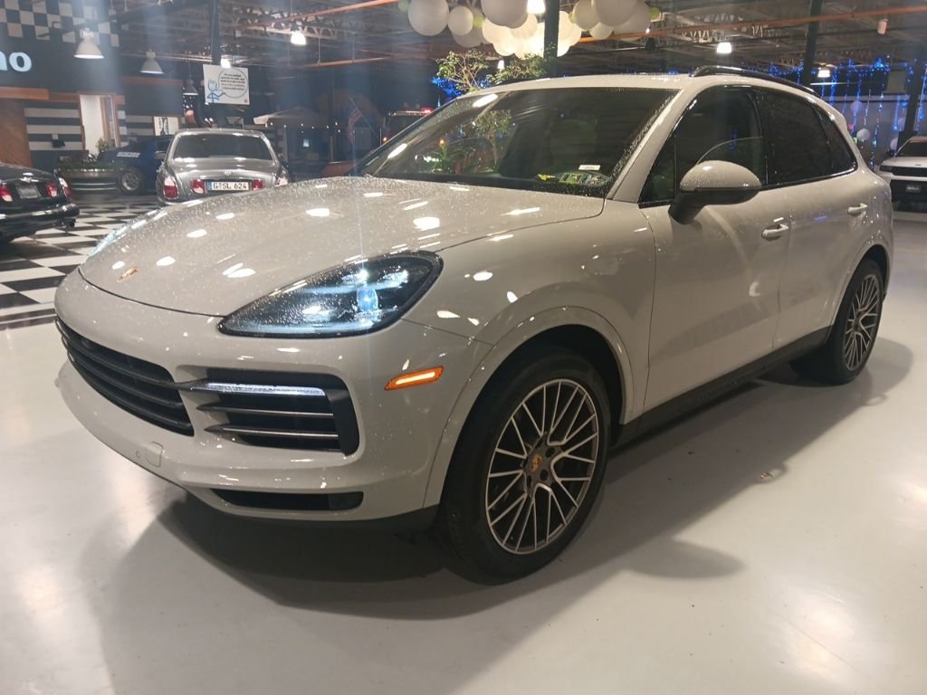 2023 Porsche Cayenne Platinum Edition's photo