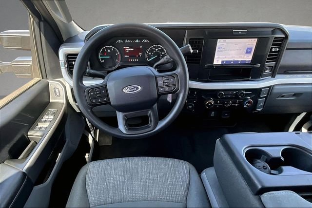 Used 2025 Oxford White Ford XLT image 3