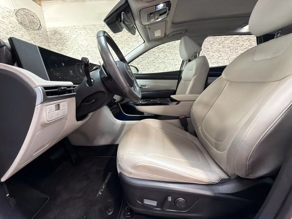 Used 2025 Creamy White Pearl Hyundai SEL Convenience image 25