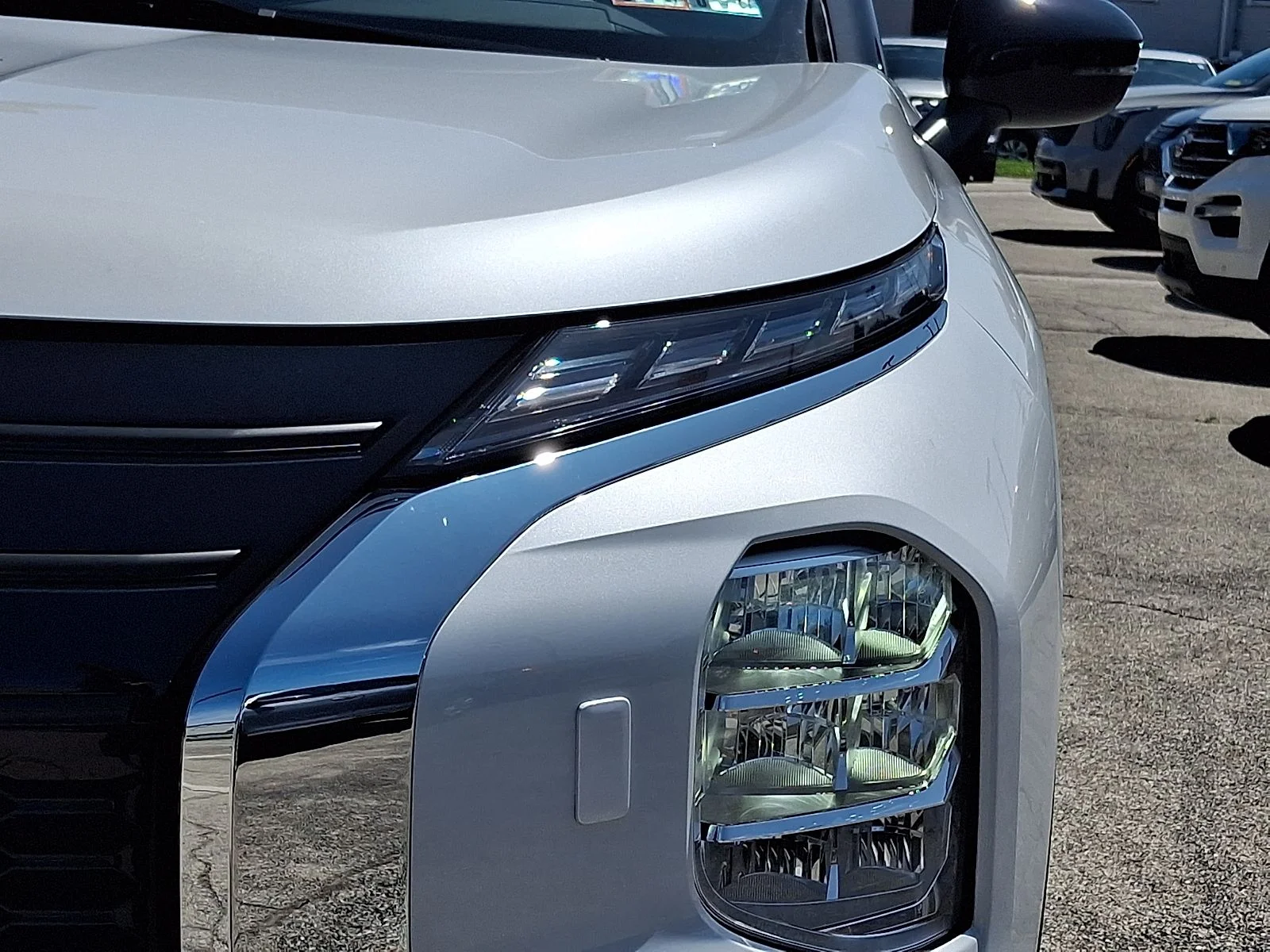 New 2026 White Mitsubishi LE image 7