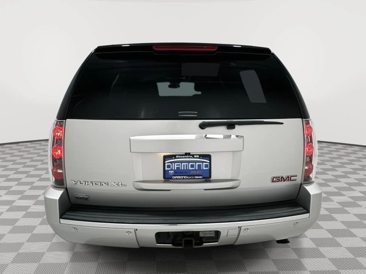 Used 2011 PURE SILVER METALLIC GMC Denali image 4