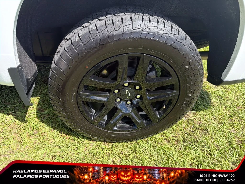 Used 2023 SUMMIT WHITE Chevrolet RST image 11