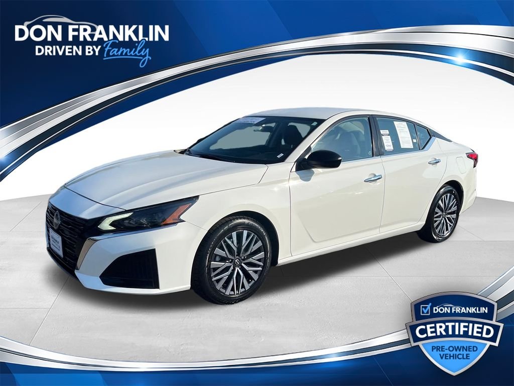 Used 2025 White Nissan 2.5 SV image 1