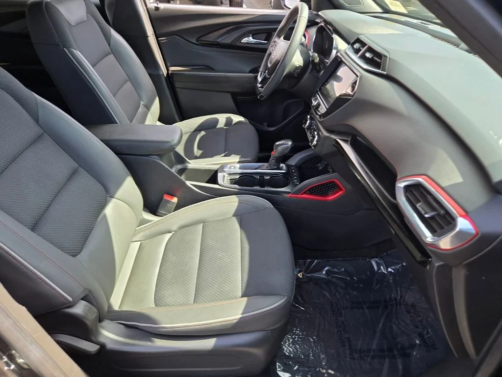 Used 2023 Mosaic Black Metallic Chevrolet RS image 15