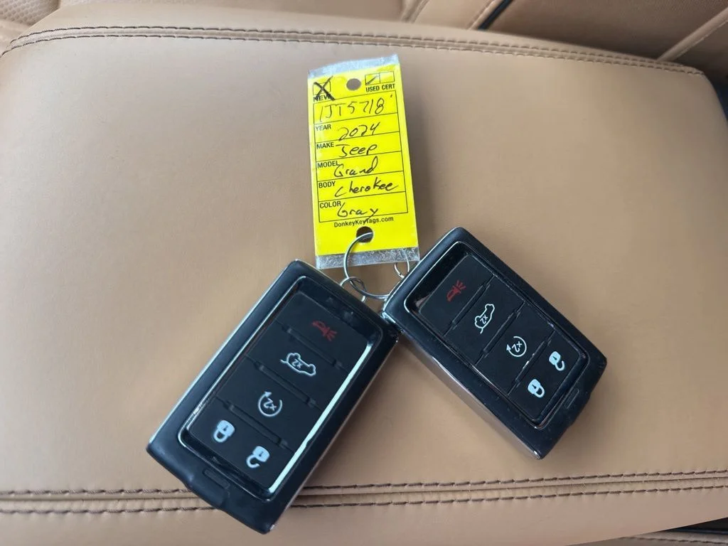 Used 2024 Gray Jeep Summit image 34