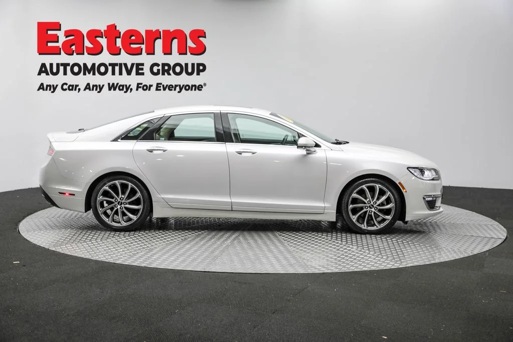 Used 2019 White Lincoln Reserve image 4
