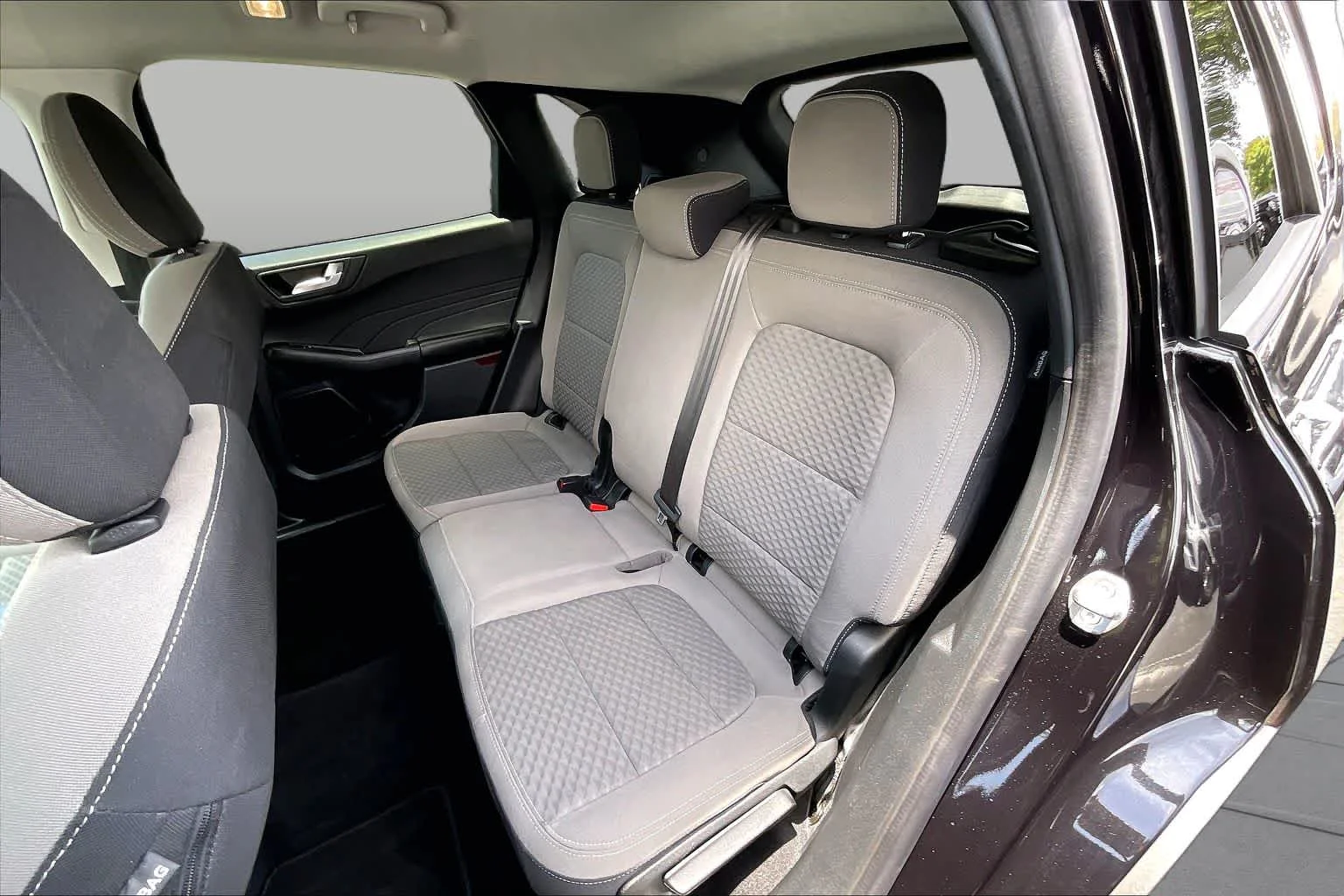 Used 2021 Agate Black Metallic Ford SE image 26