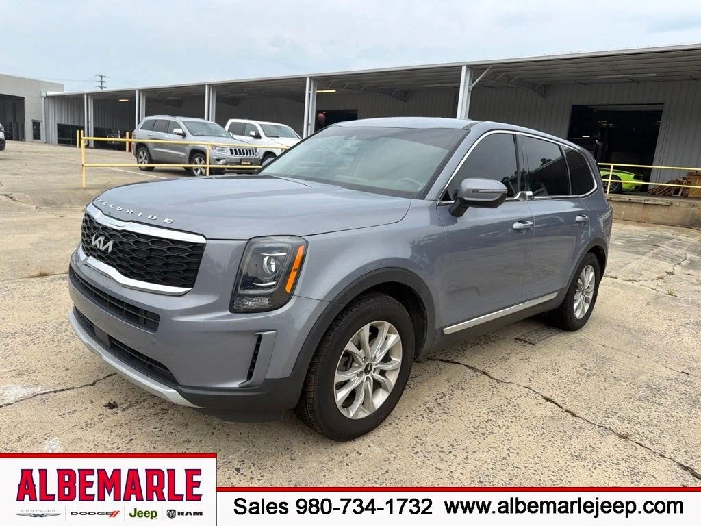 Used 2022 Silver Kia LX image 1