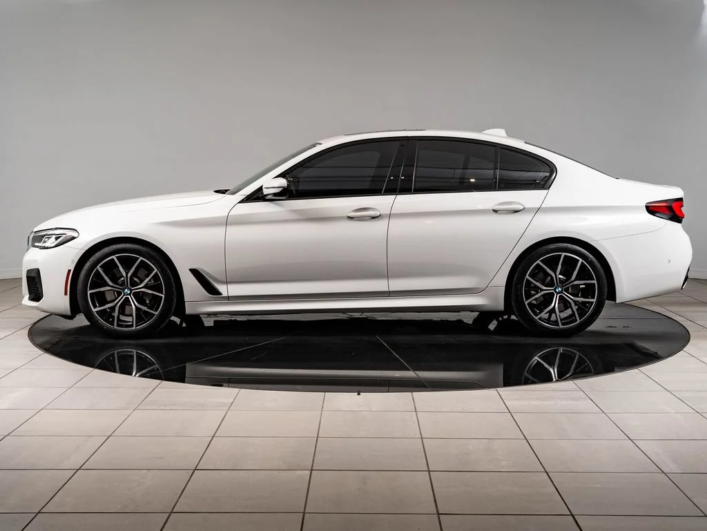 Used 2023 Alpine White BMW 530i xDrive image 5