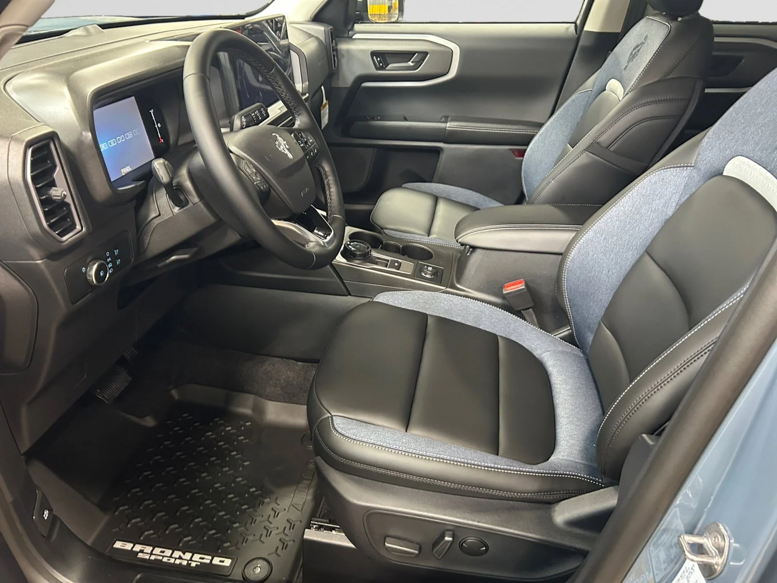New 2026 Azure Grey Metallic Tri-Coat Ford Outer Banks image 13