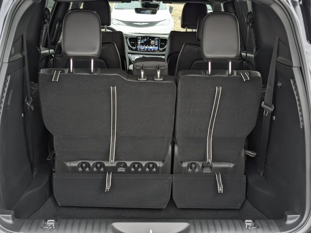 New 2026 Black Chrysler SXT - - FWD - Power Liftgate - Power Sliding Doors - Leather & More! image 30