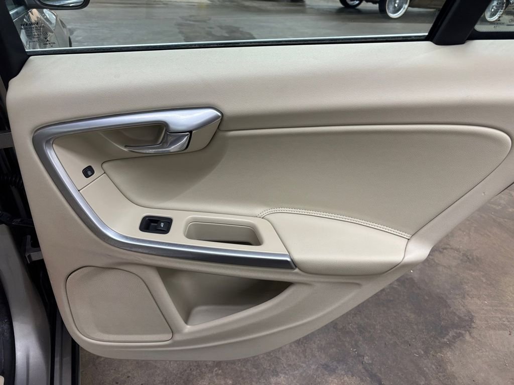 Used 2015 Seashell Metallic Volvo T5 Premier image 17