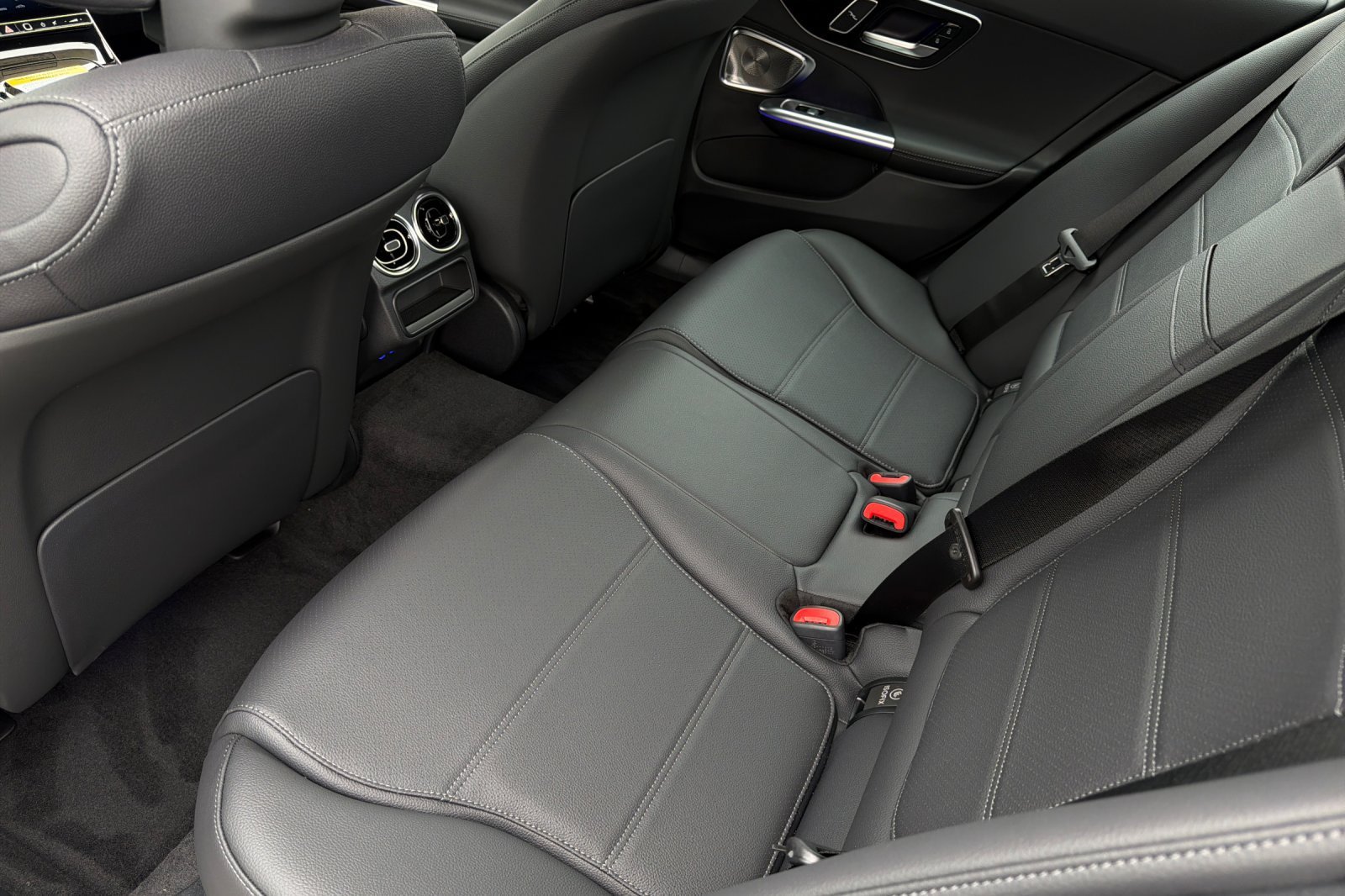 New 2026 MANUFAKTUR Alpine Grey Mercedes-Benz C 300 image 13