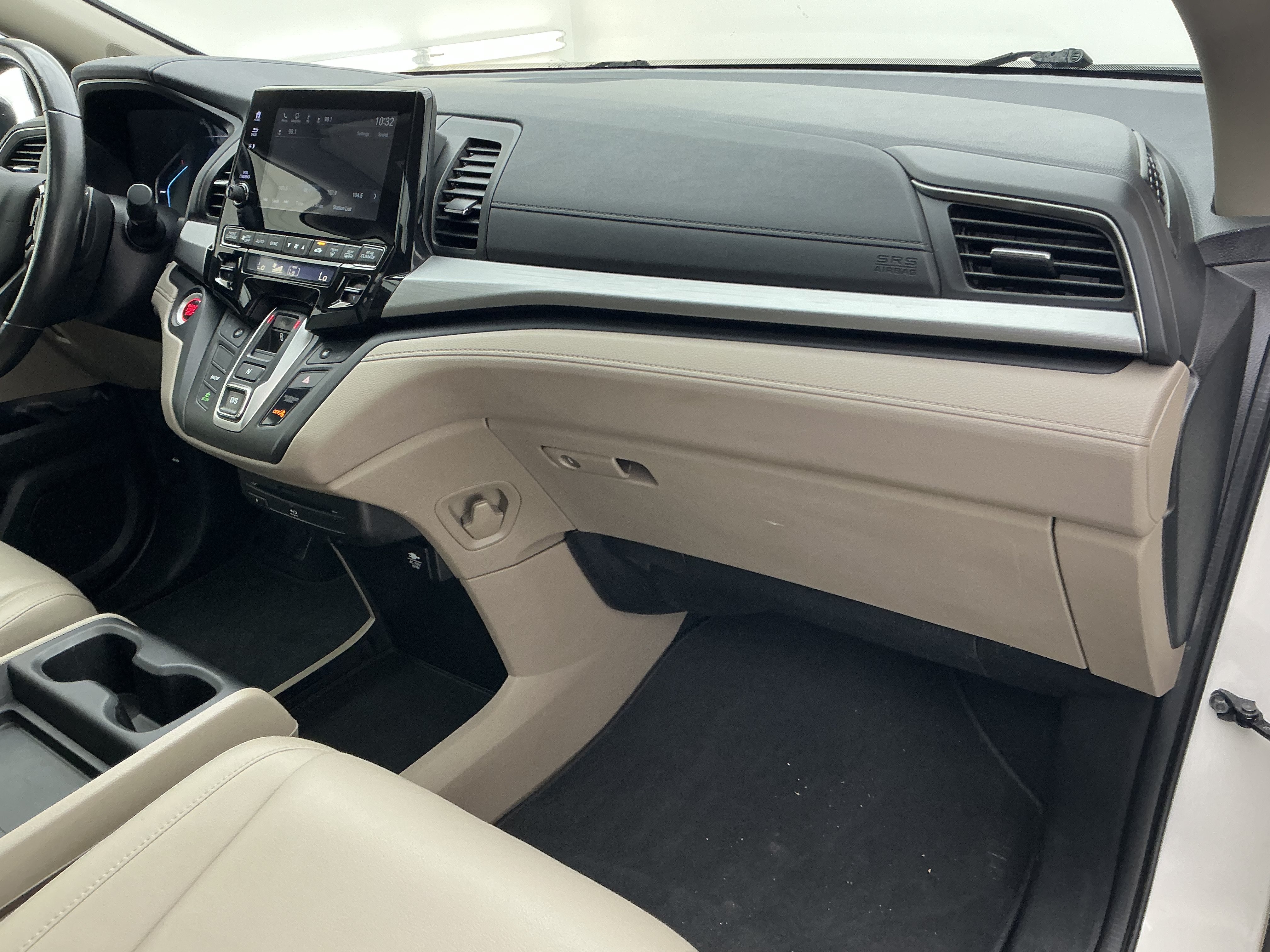 Used 2018 White Diamond Pearl Honda EX-L image 24