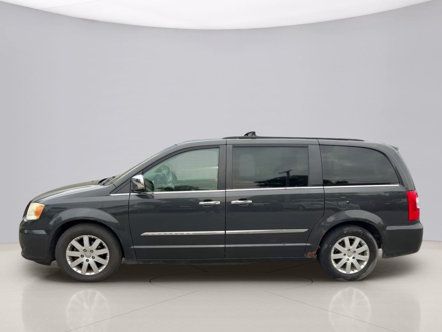 Used 2011 Gray Chrysler TOURING image 2