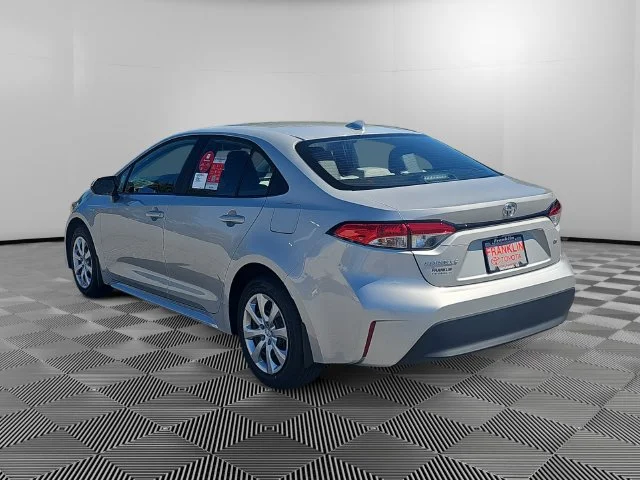 New 2027 Classic Silver Metallic Toyota LE image 3