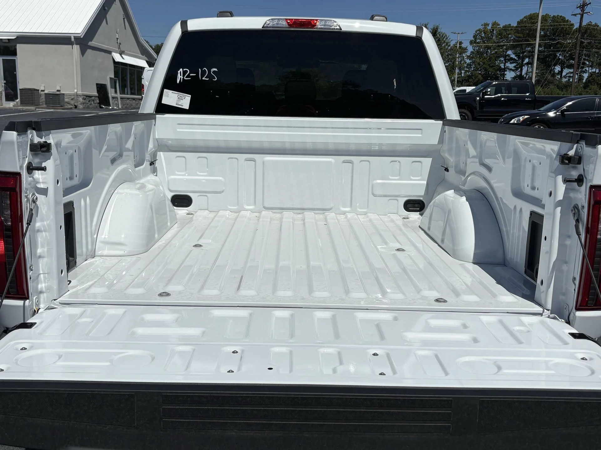 New 2026 Oxford White Ford XLT image 22