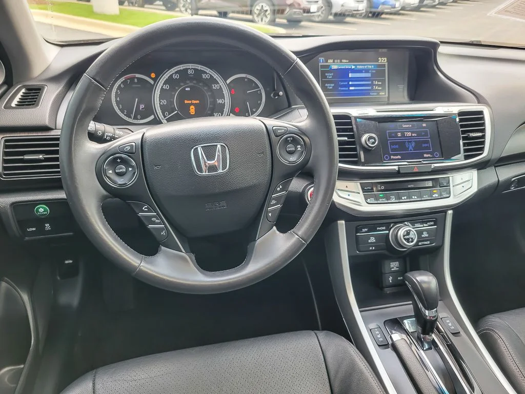Used 2014 Black Honda Touring image 11