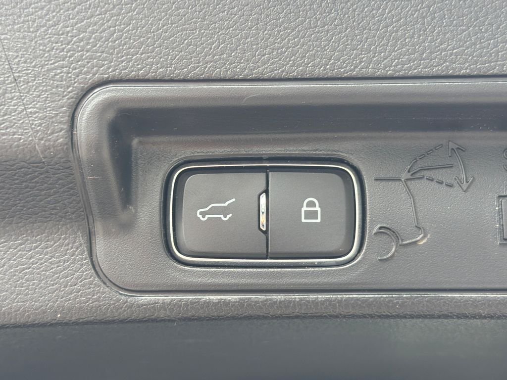 Used 2022 Agate Black Metallic Ford ST-Line image 32