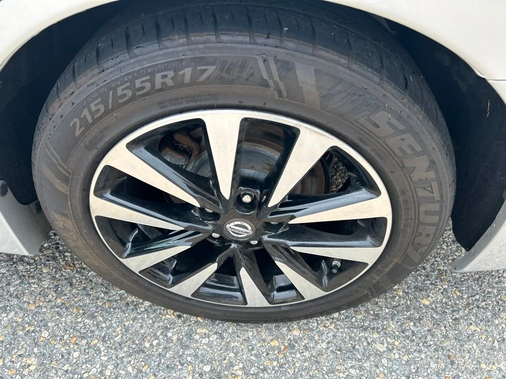 Used 2017 Silver Nissan 2.5 SV image 26