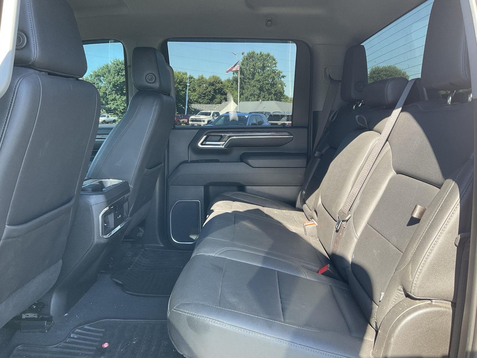 Used 2024  CHEVROLET TRUCK image 10