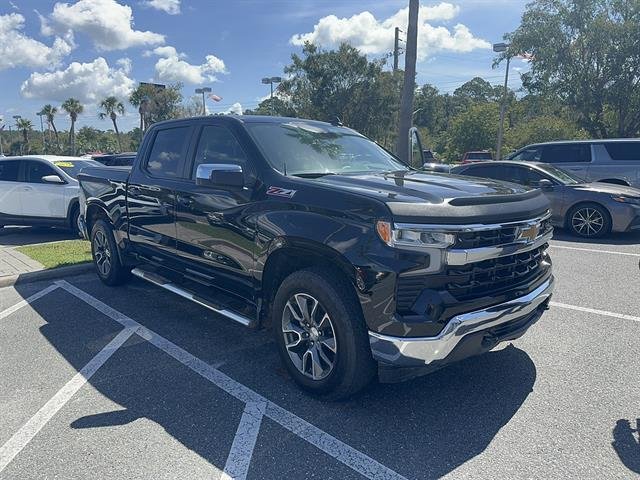 Used 2022 BLACK Chevrolet LT image 1