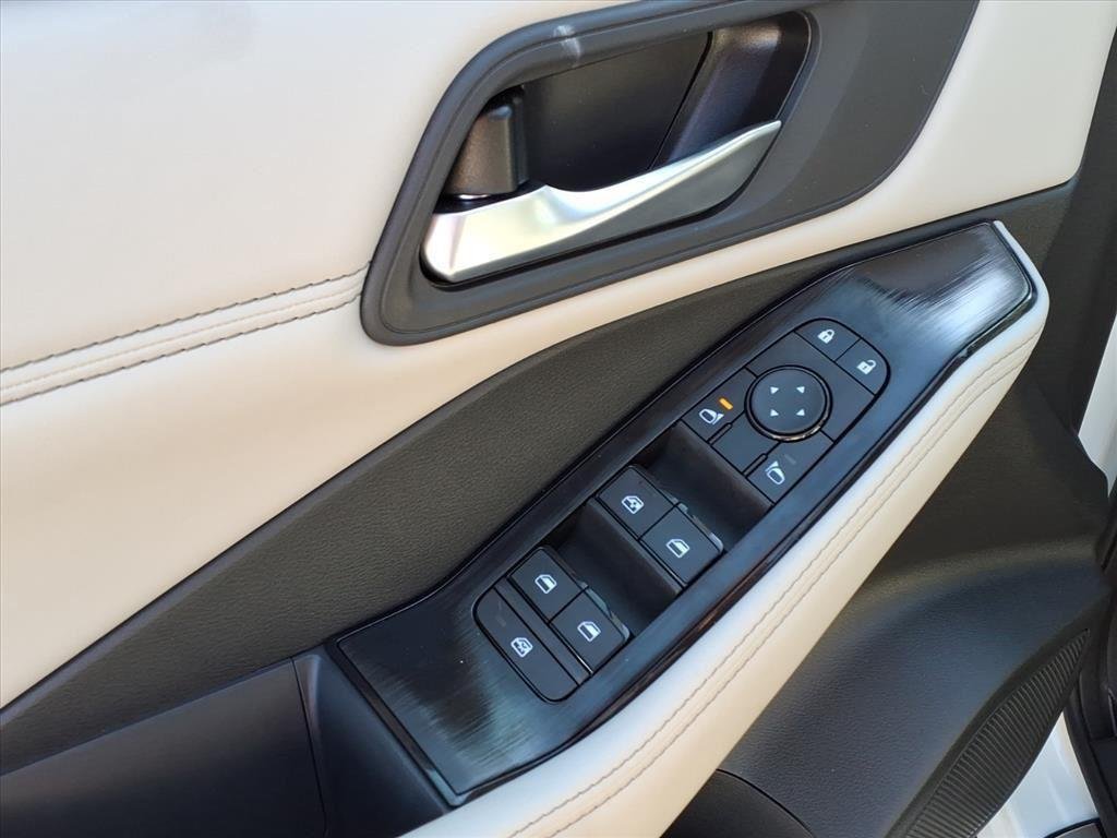 New 2026 Everest White Pearl TriCoat Nissan Dark Armor™ image 10