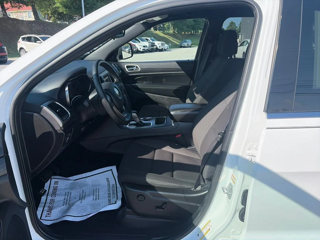 Used 2020 White Jeep Laredo E image 10