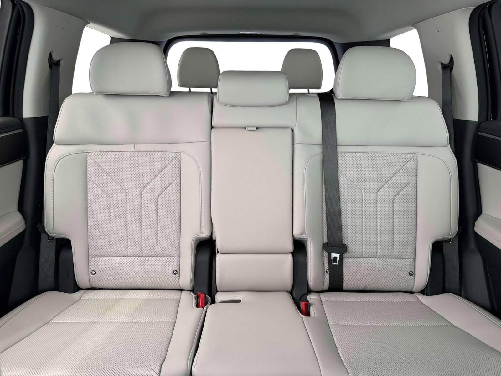 New 2026 Shimmering Silver Hyundai SEL image 16