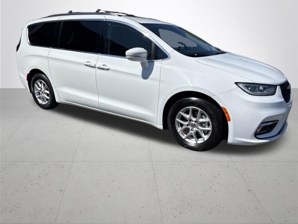 Used 2022 White Chrysler Touring L image 4