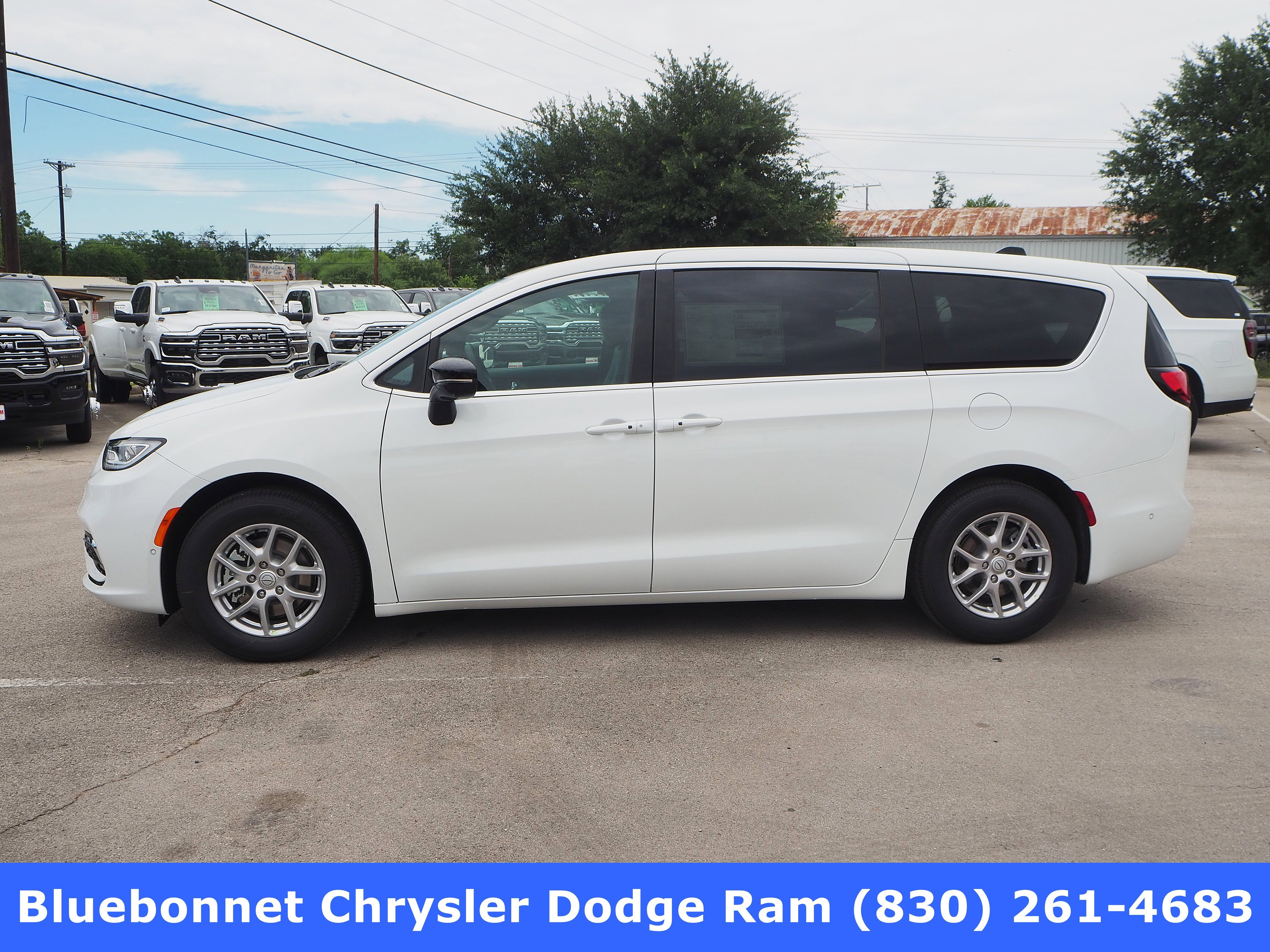 2025 Chrysler Pacifica Select