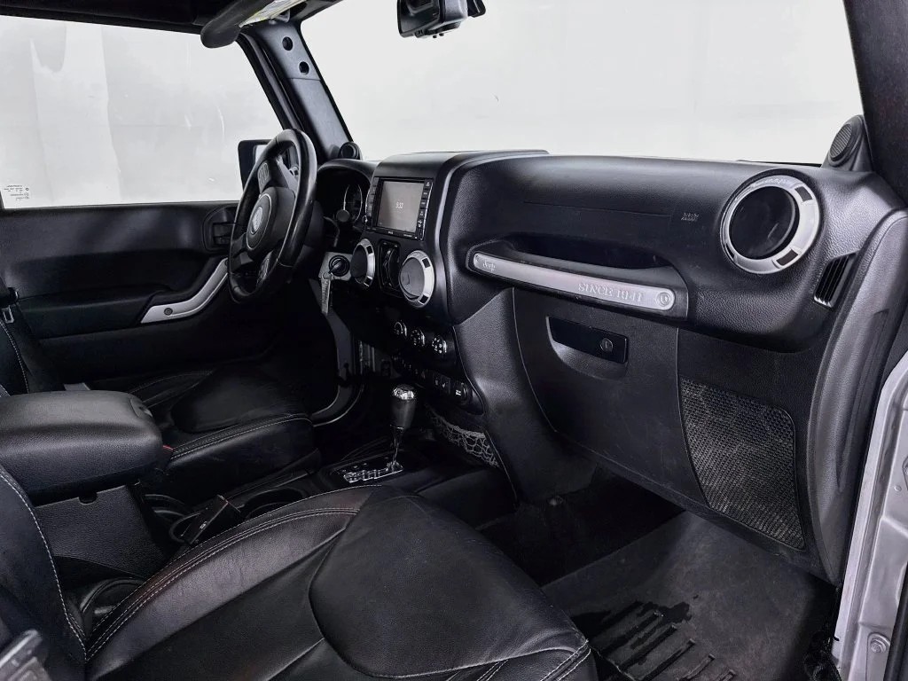 Used 2013 Billet Metallic Clearcoat Jeep Unlimited Sahara image 34