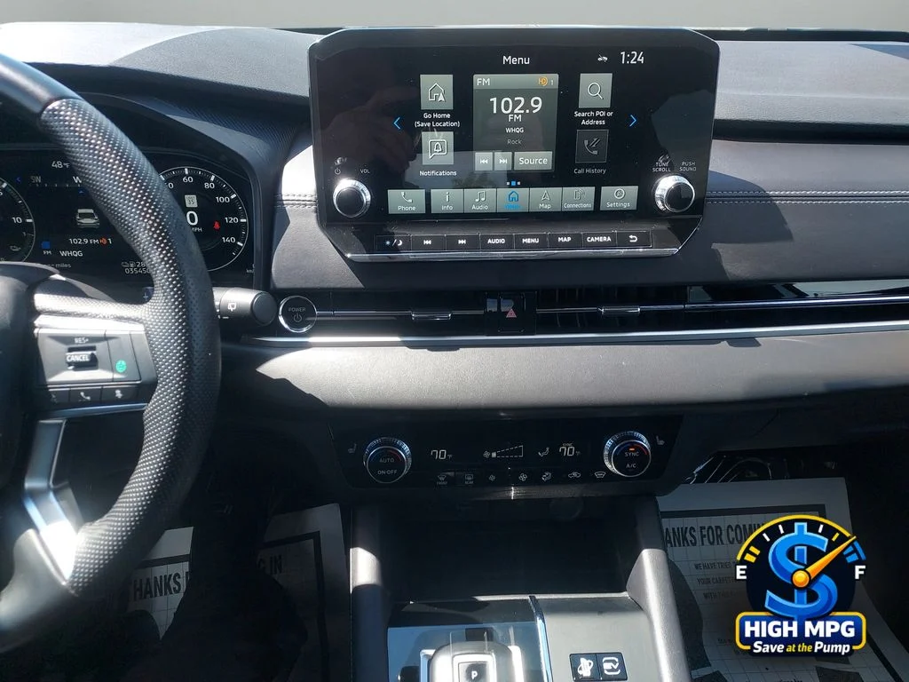 Used 2024 Silver Mitsubishi SE image 16