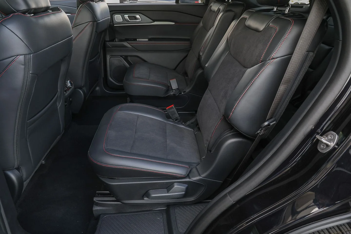 New 2026 Agate Black Metallic Ford ST image 34