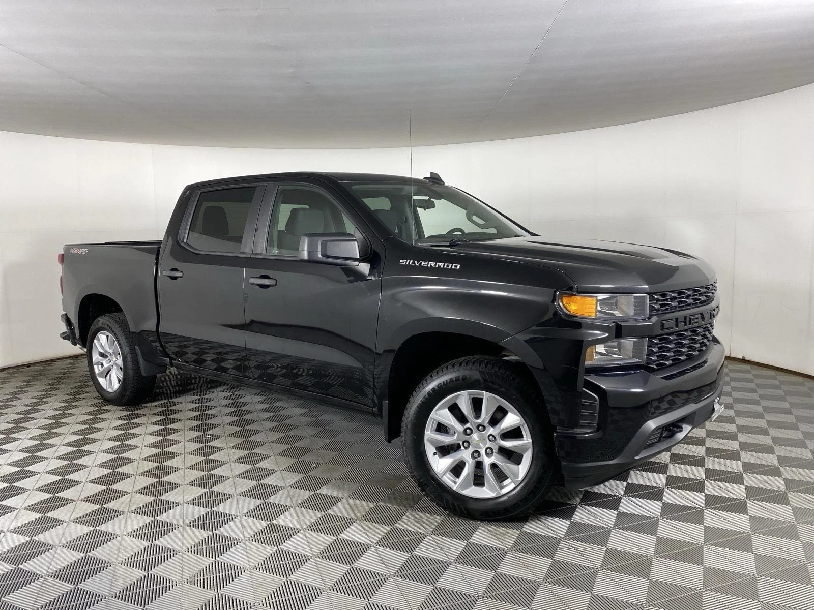 Used 2022 Black Chevrolet Custom image 10