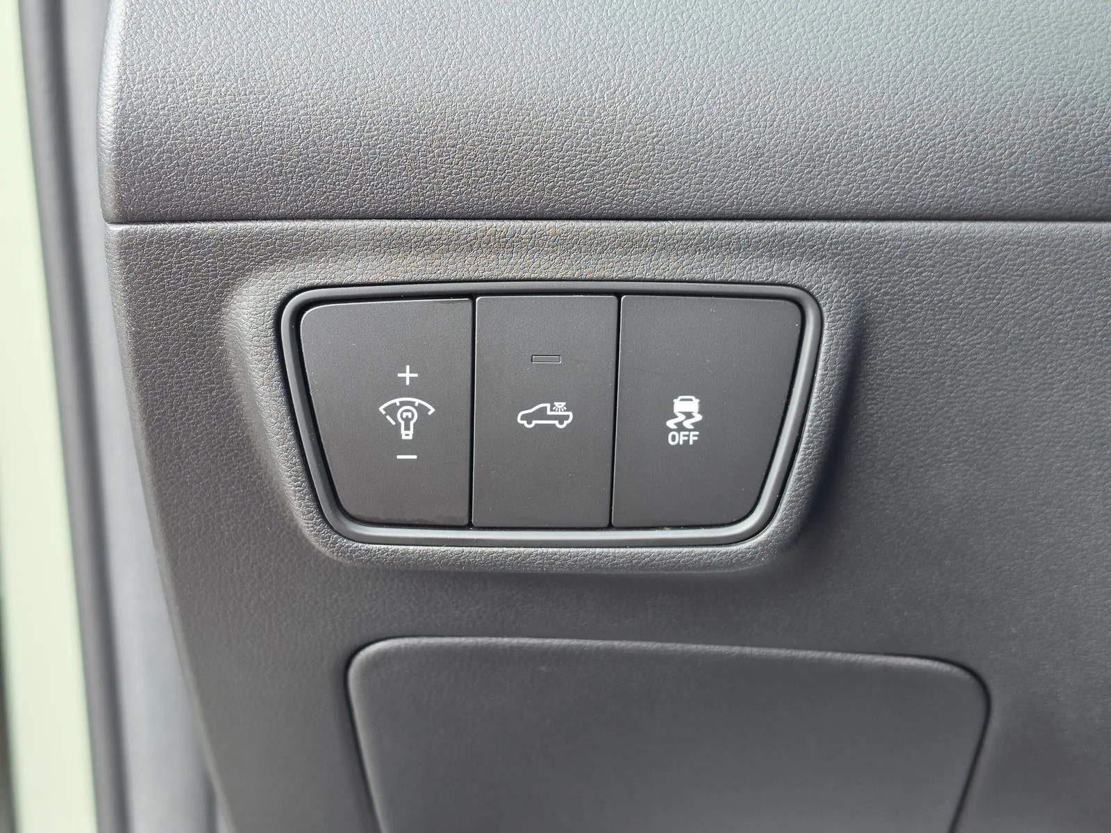 Used 2024 Green Hyundai SE image 27