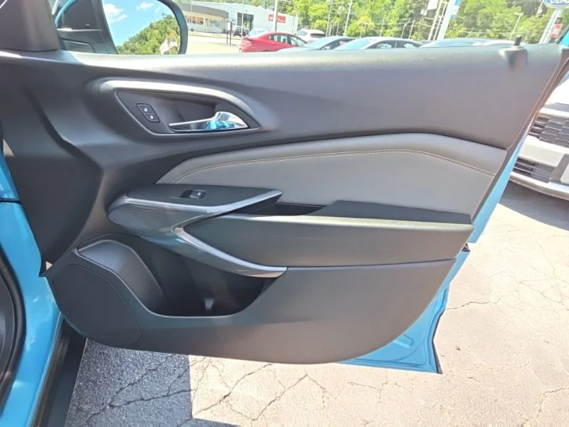Used 2025 Blue Chevrolet ACTIV image 12