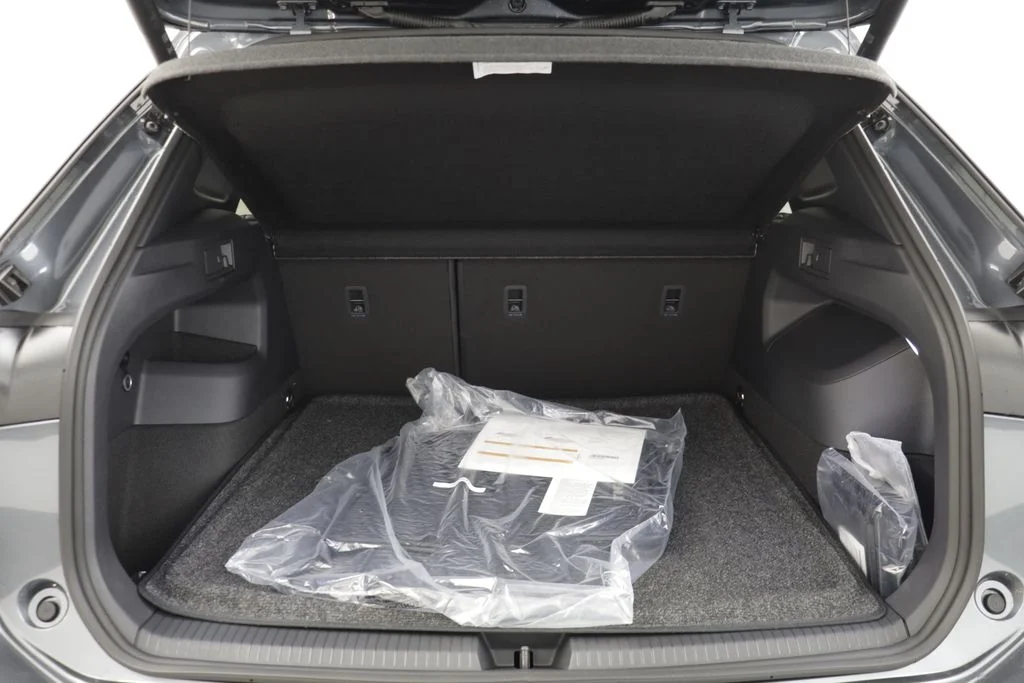 New 2026 Platinum Gray Volkswagen 2.0T SE R-Line Black image 18